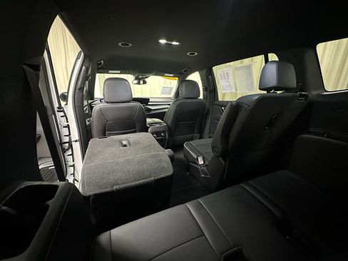 Certified 2025 Buick Enclave Preferred image 23