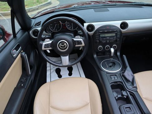 Used 2009 MAZDA MX-5 Miata Grand Touring RWD image 16