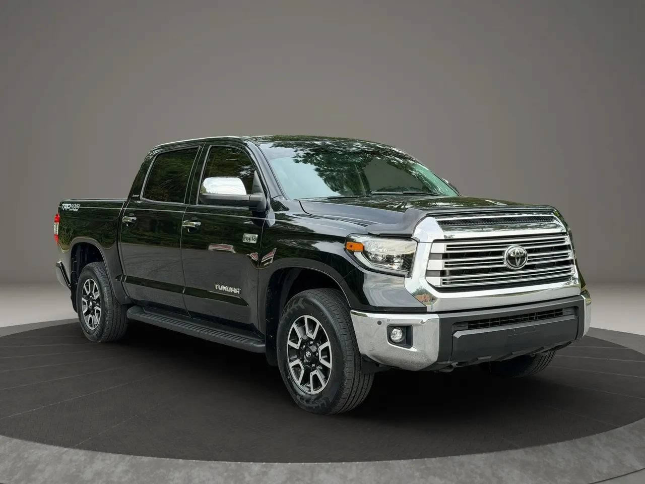 Used 2021 Toyota Tundra Limited w/ Limited Premium Package AWD/4WD image 3