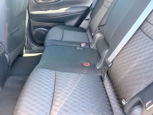 Used 2018 Nissan Rogue S FWD image 17