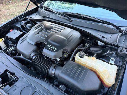 Used 2014 Chrysler 300 RWD image 44