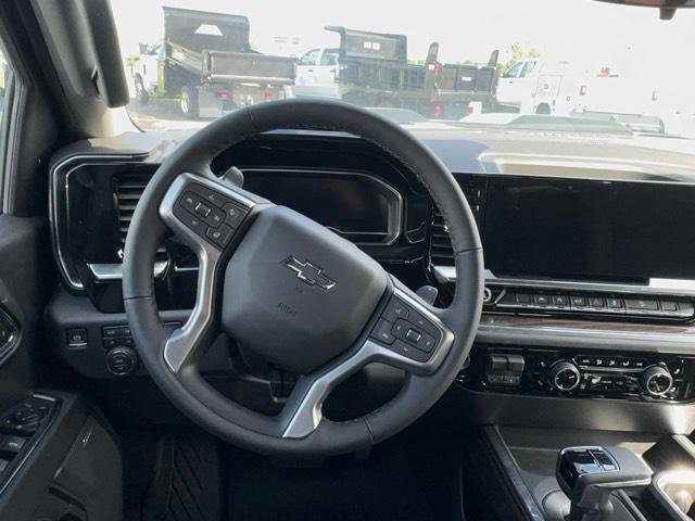 Used 2024 Chevrolet Silverado 1500 LT Trail Boss w/ Convenience Package II AWD/4WD image 11