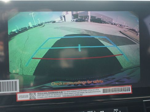 Used 2025 Toyota Sienna XLE Woodland Edition image 7