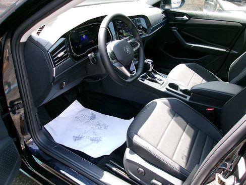 Used 2024 Volkswagen Jetta SE w/ Panoramic Sunroof Package FWD image 15