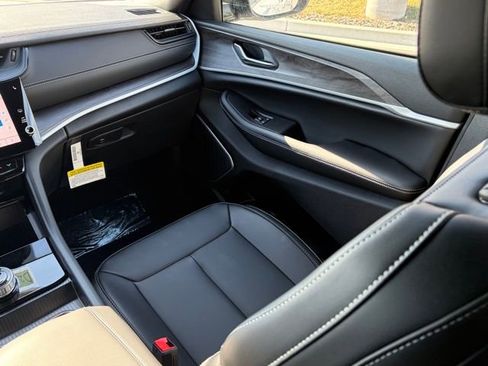 New 2026 Jeep Grand Cherokee Limited w/ Limited Altitude Package image 36