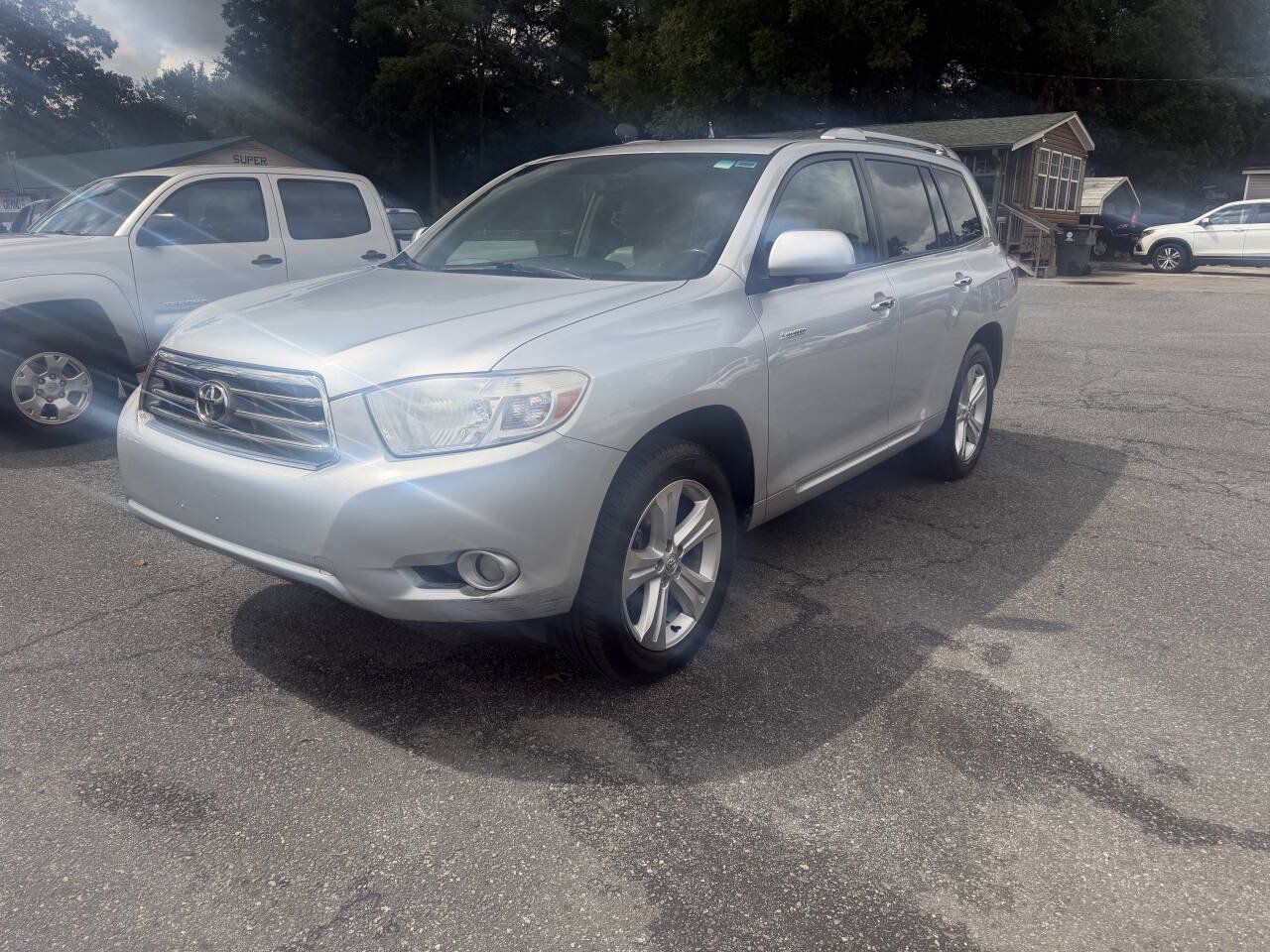 Used 2010 Toyota Highlander Limited w/ Extra Value Pkg 7 FWD image 1