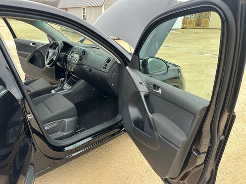 Used 2013 Volkswagen Tiguan S image 12