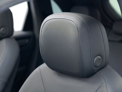 Used 2022 Porsche Cayenne image 20