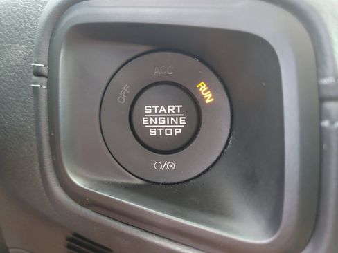 Certified 2025 Jeep Wrangler Unlimited Sahara AWD/4WD image 30