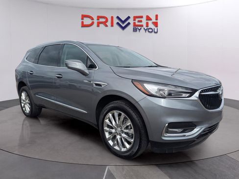 Used 2021 Buick Enclave Essence image 7