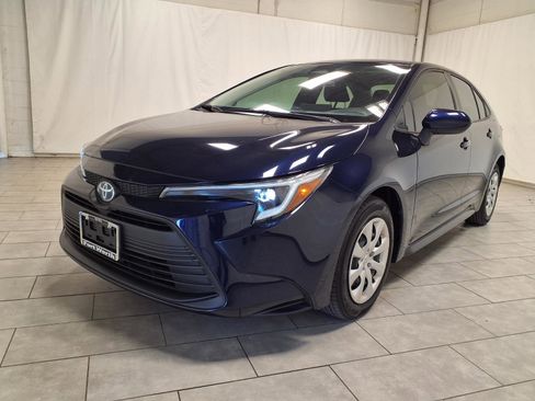 Used 2025 Toyota Corolla LE image 3