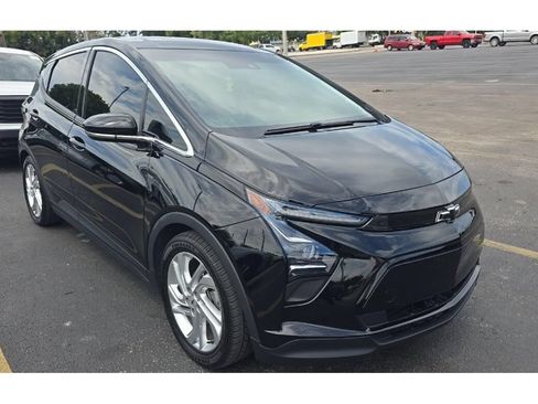 Used 2022 Chevrolet Bolt LT FWD image 2
