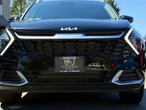 Used 2024 Kia Sportage EX image 3