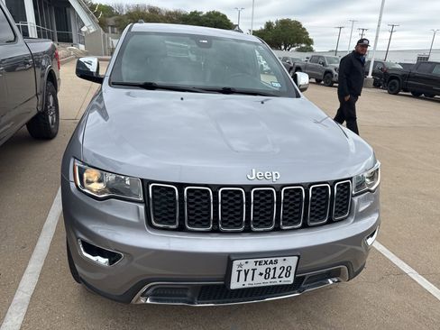 Used 2018 Jeep Grand Cherokee Limited image 2