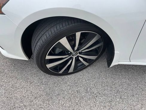 Used 2019 Nissan Altima 2.5 Platinum FWD image 14