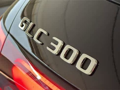 Used 2025 Mercedes-Benz GLC 300 4MATIC image 11
