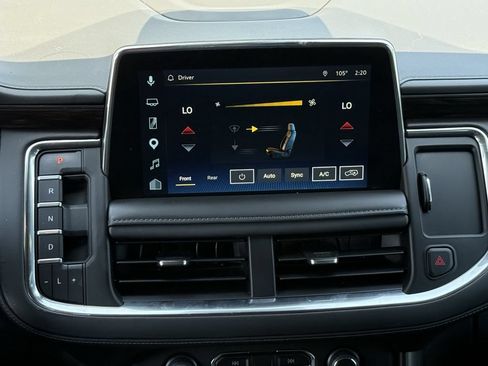 Used 2023 Chevrolet Suburban LT w/ Luxury Package RWD image 16
