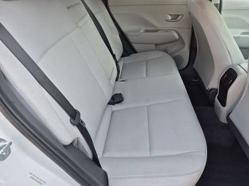 Used 2025 Hyundai Kona SEL AWD/4WD image 32