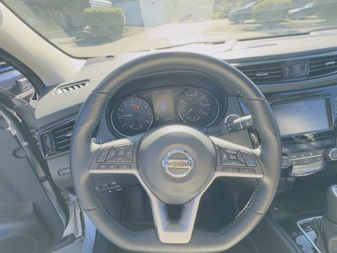 Used 2022 Nissan Rogue Sport SL w/ Premium Package image 17