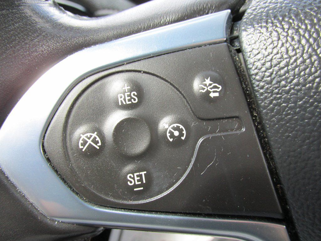 Used 2022 Chevrolet Traverse LT FWD image 15