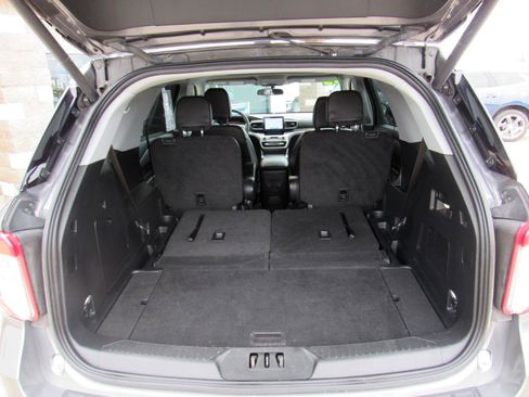 Used 2023 Ford Explorer XLT w/ Equipment Group 202A image 33