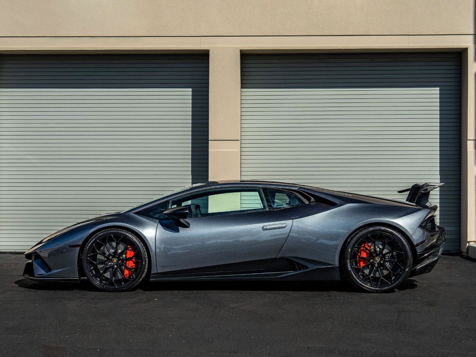 Used 2018 Lamborghini Huracan Performante AWD/4WD image 11