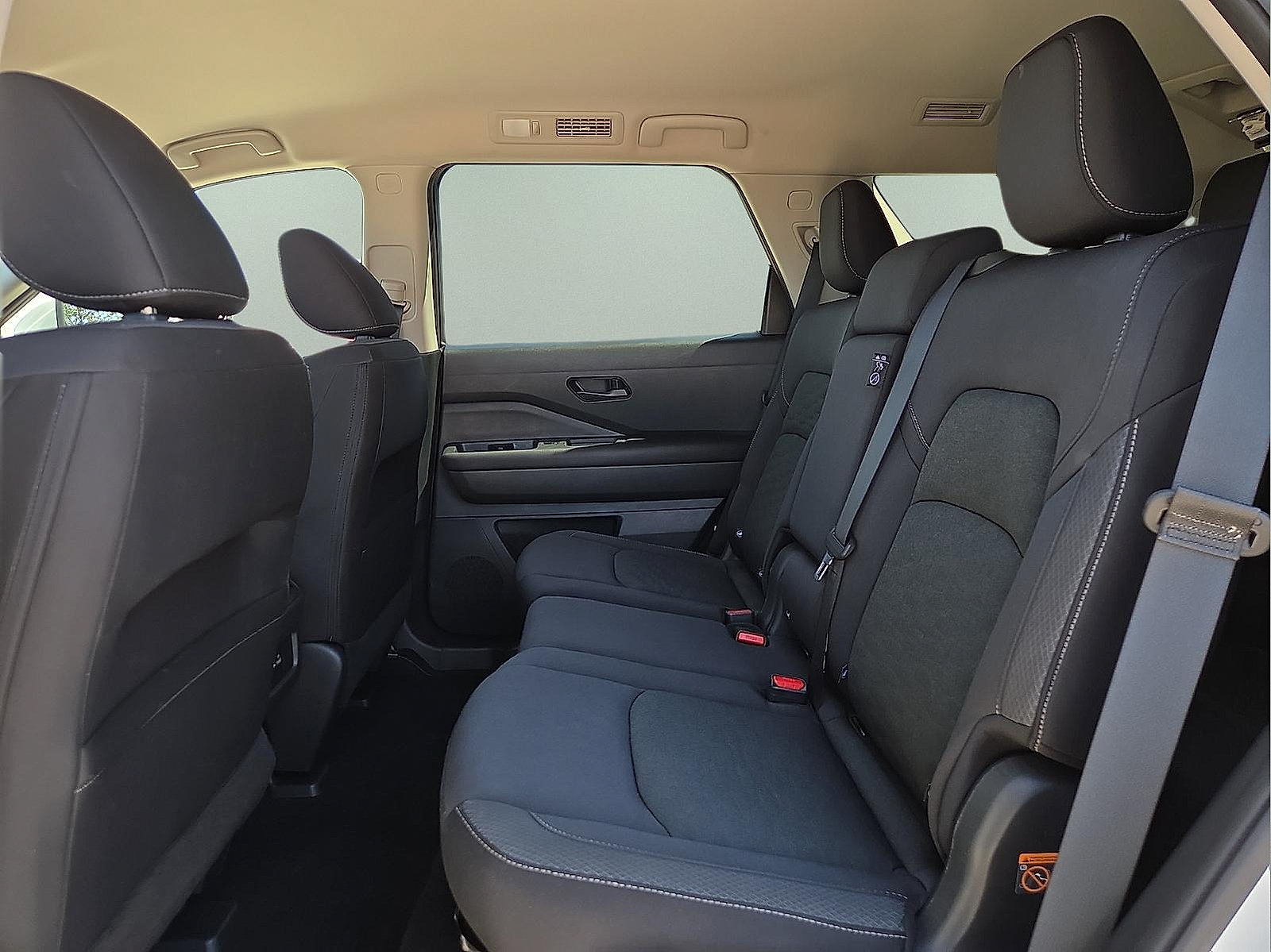 Used 2024 Nissan Pathfinder SV FWD image 11