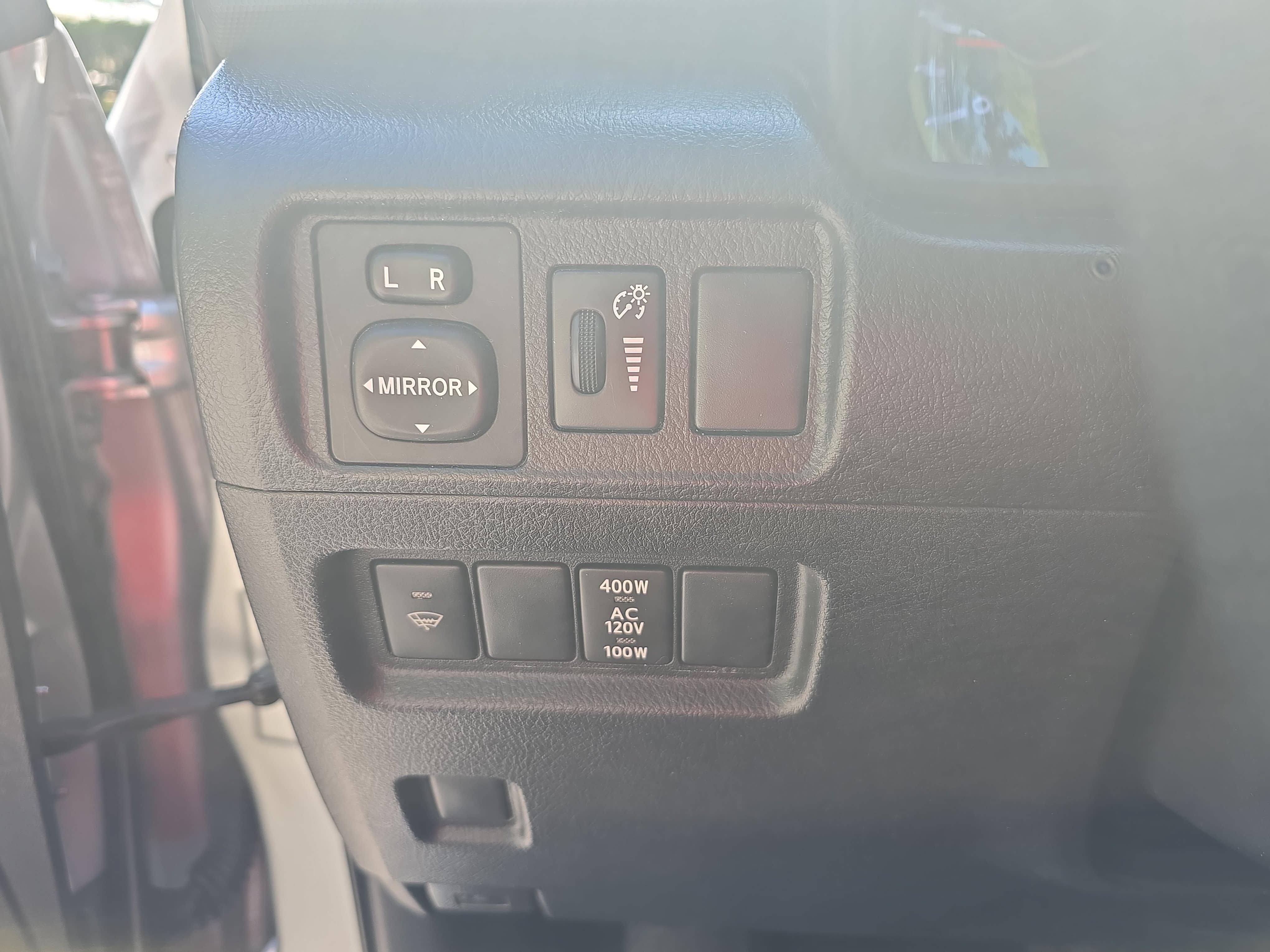 Used 2017 Toyota 4Runner SR5 AWD/4WD image 25