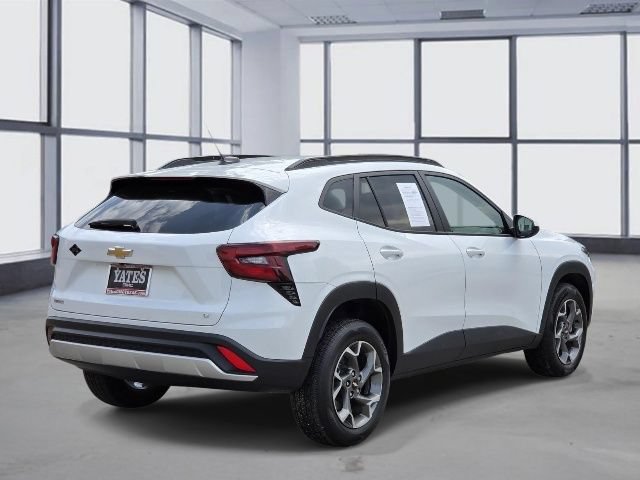 Used 2025 Chevrolet Trax LT FWD image 5