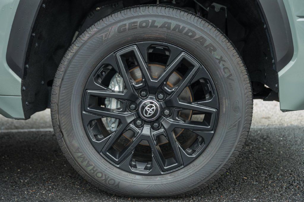 Used 2025 Toyota Tundra Limited AWD/4WD image 16