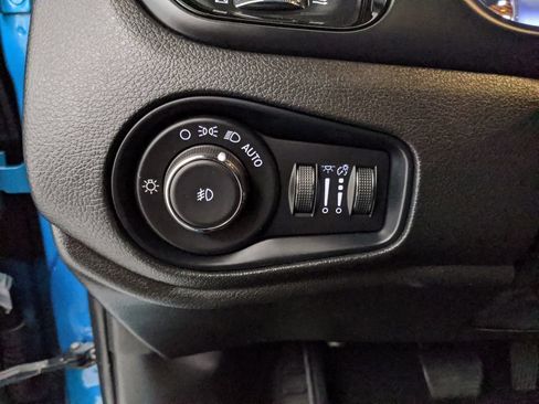 Used 2022 Jeep Renegade Altitude w/ Sun/Sound Group AWD/4WD image 17