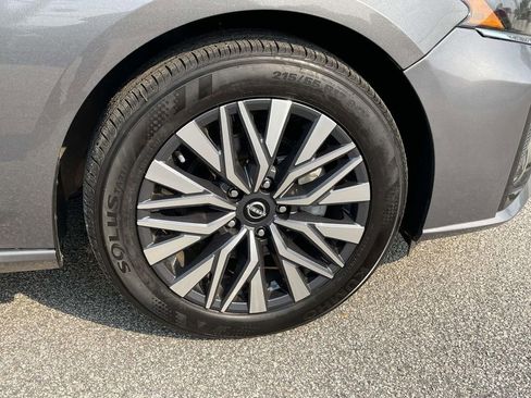 Used 2025 Nissan Altima 2.5 SV image 7