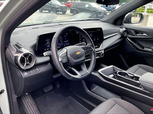 Used 2025 Chevrolet Equinox LT AWD/4WD image 8