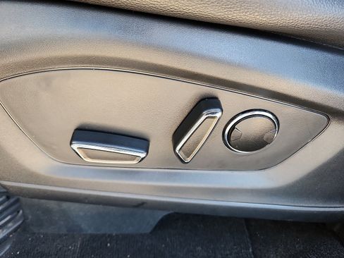 Used 2020 Ford Explorer Limited image 12