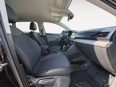 Certified 2024 Volkswagen Taos SE image 10