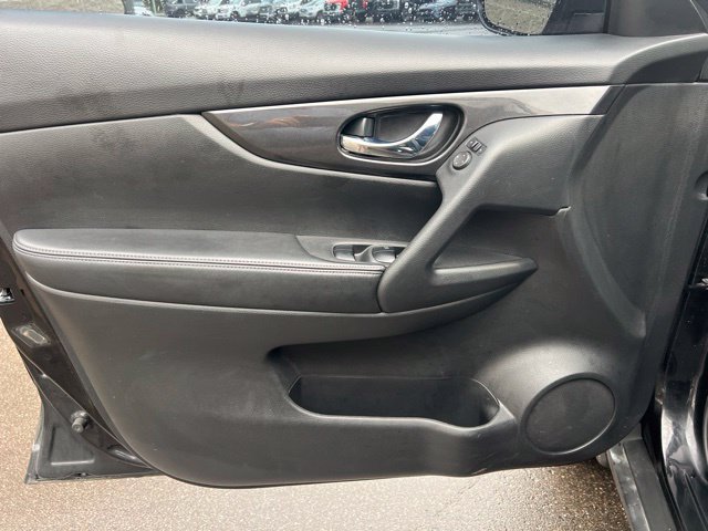 Used 2017 Nissan Rogue S AWD/4WD image 15