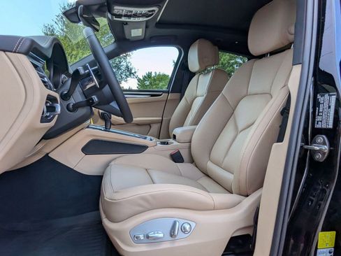 Certified 2026 Porsche Macan AWD/4WD image 5