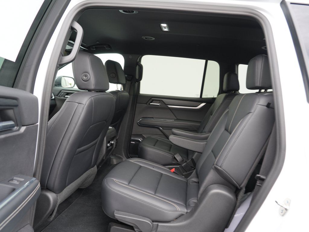 Certified 2026 GMC Acadia Elevation w/ Elevation Premium Package AWD/4WD image 18