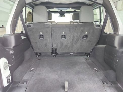 Used 2025 Jeep Wrangler Unlimited Rubicon AWD/4WD image 41