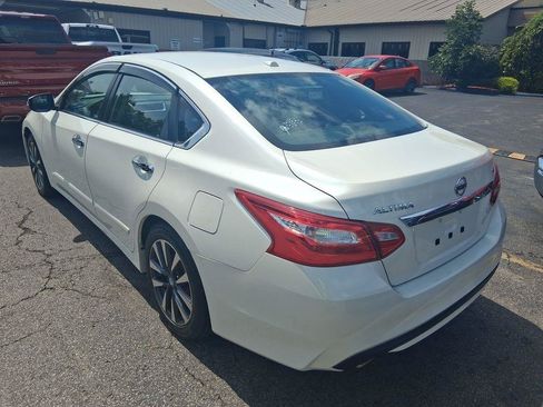 Used 2016 Nissan Altima 2.5 SV w/ Convenience Package FWD image 3
