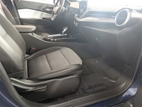 Certified 2024 Chevrolet Trax LT w/ Driver Confidence Package image 21