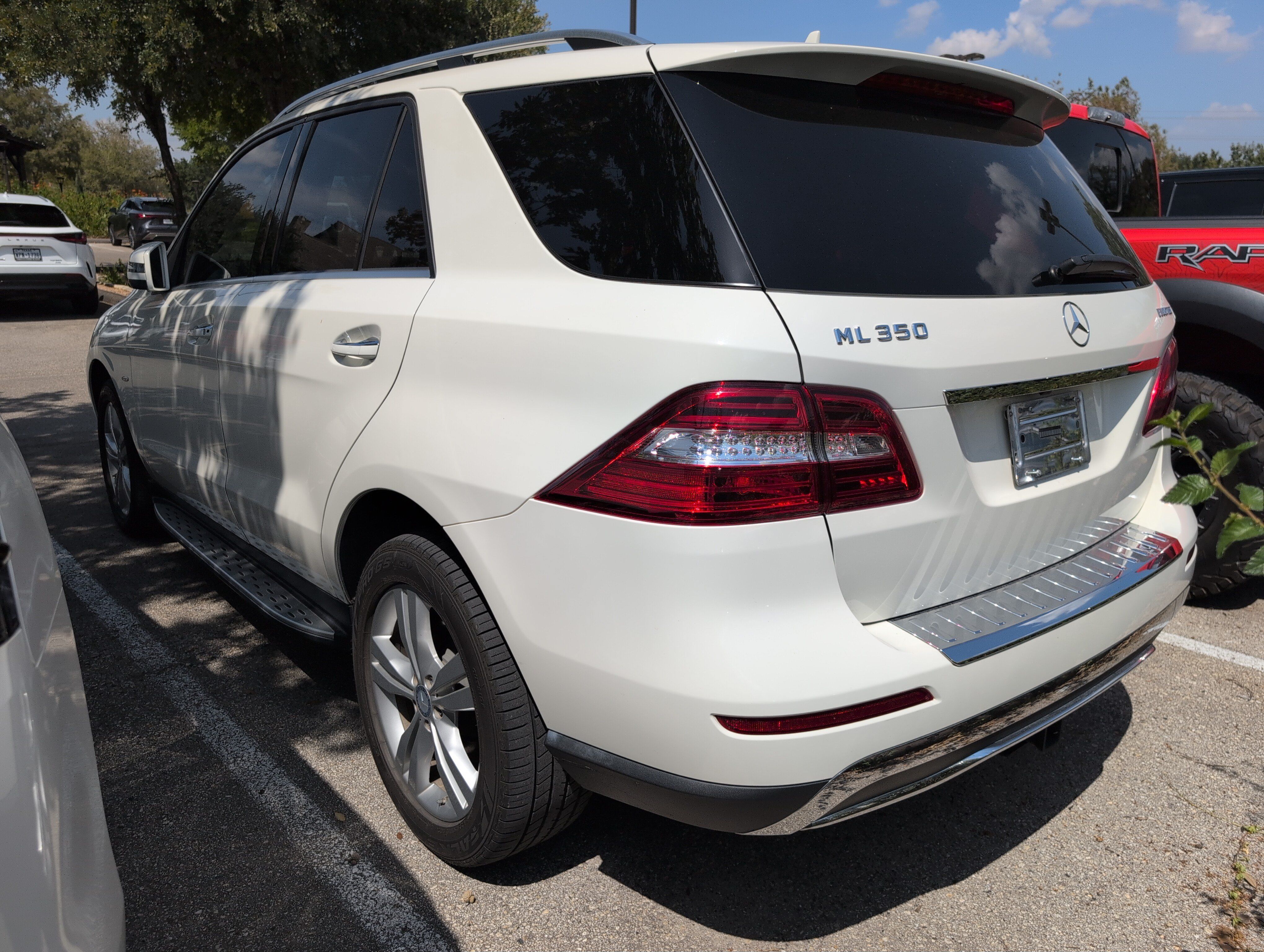 Used 2012 Mercedes-Benz ML 350 BlueTEC 4MATIC image 3
