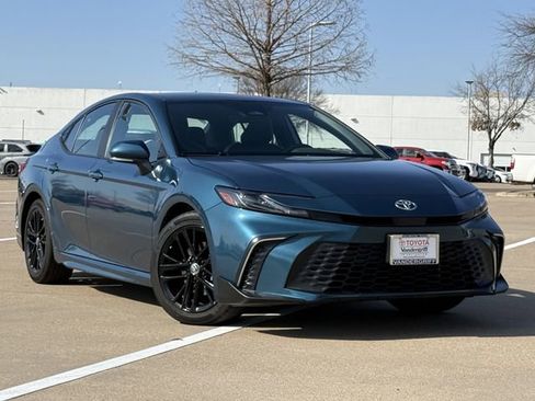 Used 2025 Toyota Camry SE w/ Multimedia Upgrade Package image 2