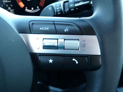 Certified 2025 Hyundai Tucson SE AWD/4WD image 22