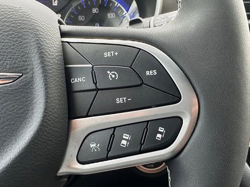 Used 2026 Chrysler Pacifica Select image 29