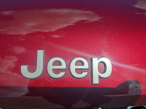 Used 2025 Jeep Grand Cherokee L Laredo RWD image 9