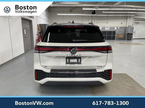 New 2026 Volkswagen Tiguan SE R-Line AWD/4WD image 3
