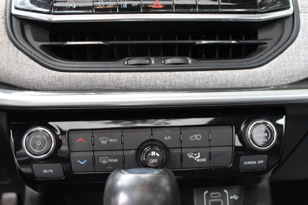 Used 2022 Jeep Compass Latitude w/ Sun and Sound Group AWD/4WD image 18