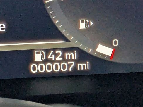 New 2025 Mitsubishi Outlander SE image 28