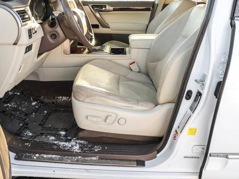 Used 2015 Lexus GX 460 image 17